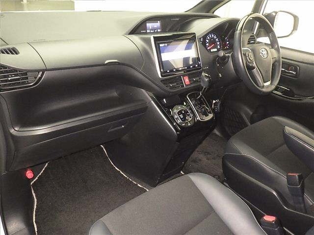 Toyota NOAH 2021 7206401-4