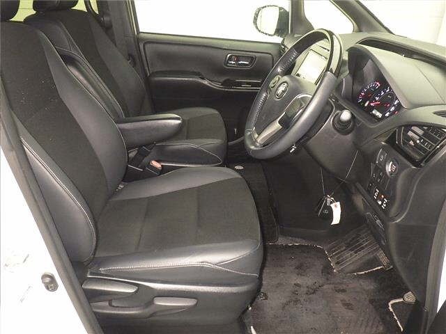 Toyota NOAH 2021 7206401-5
