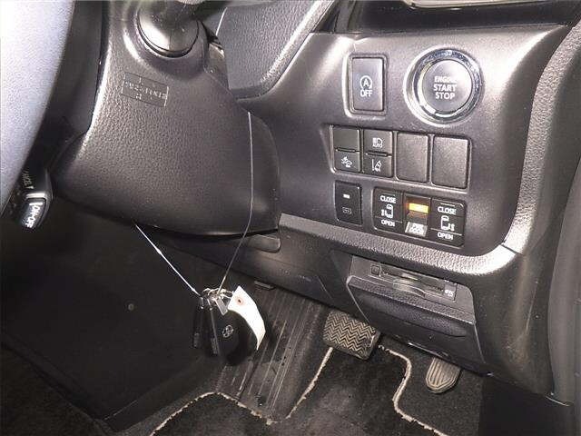 Toyota NOAH 2021 7206401-8