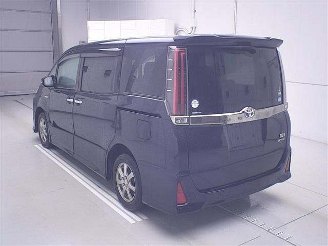 Toyota NOAH 2018 7206402-1