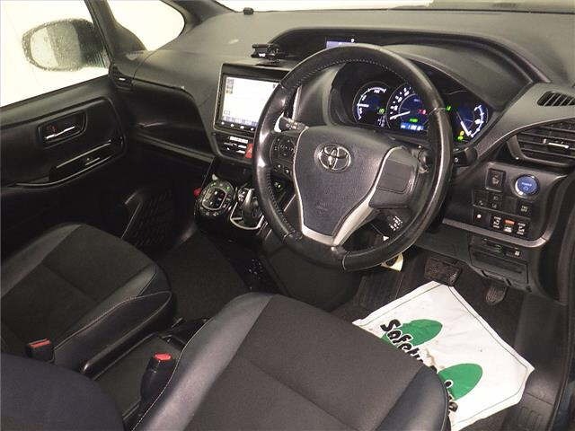 Toyota NOAH 2018 7206402-3