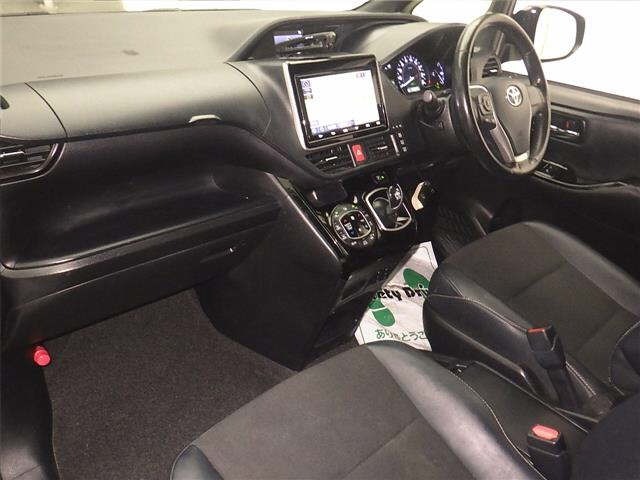 Toyota NOAH 2018 7206402-4