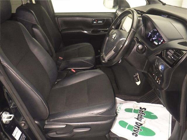 Toyota NOAH 2018 7206402-5
