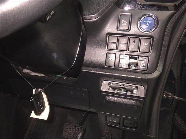 Toyota NOAH 2018 7206402-9