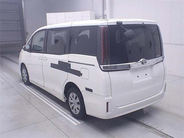 Toyota NOAH 2020 7206403-1