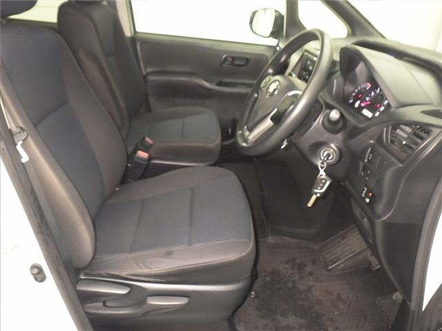 Toyota NOAH 2020 7206403-5
