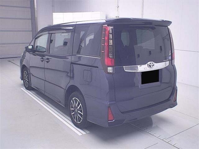 Toyota NOAH 2015 7206419-1