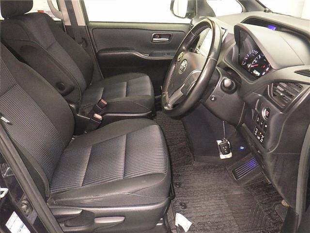 Toyota NOAH 2015 7206419-5