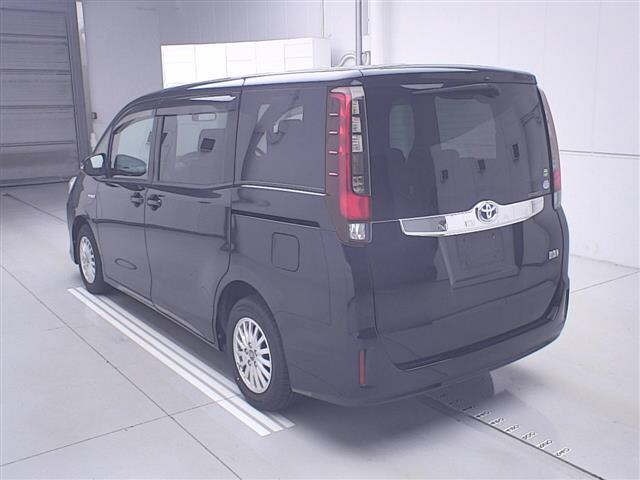 Toyota NOAH 2014 7206428-1