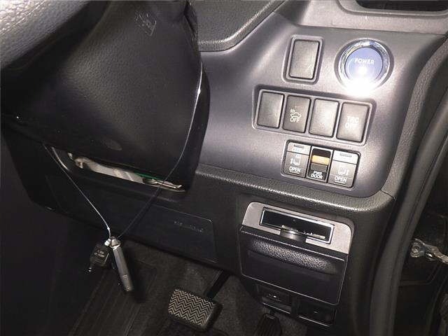 Toyota NOAH 2014 7206428-8