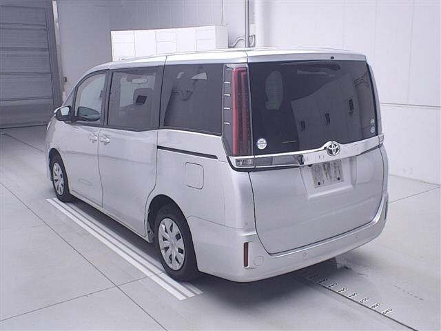 Toyota NOAH 2020 7206429-1