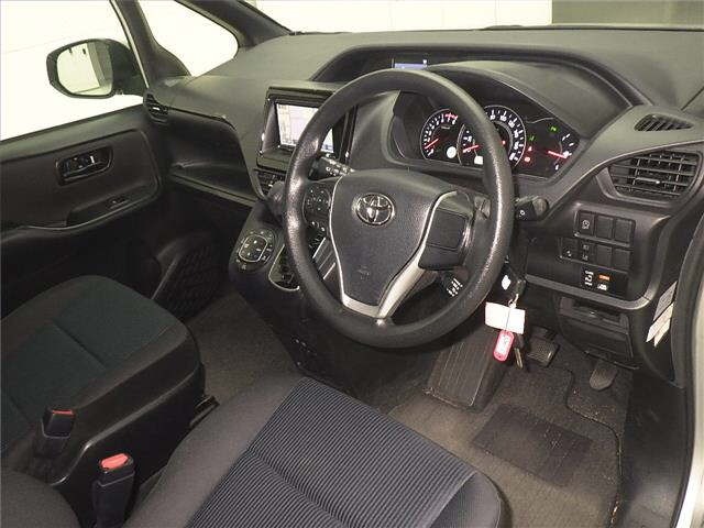 Toyota NOAH 2020 7206429-3