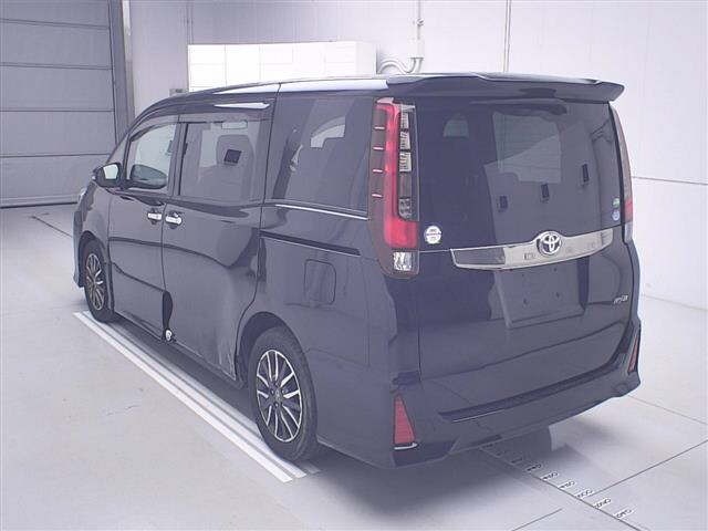Toyota NOAH 2017 7206431-1