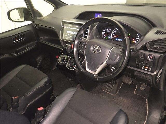Toyota NOAH 2017 7206431-3