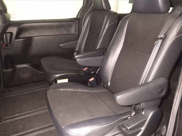 Toyota NOAH 2017 7206431-7