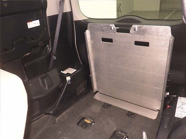 Toyota NOAH 2014 7206432-7