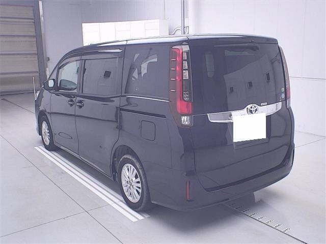 Toyota NOAH 2014 7206439-1