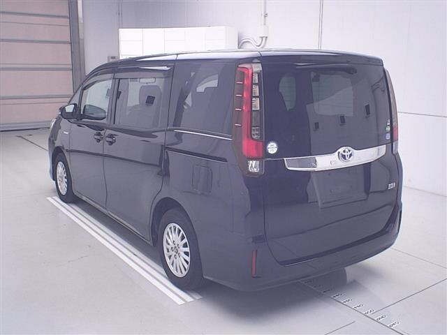 Toyota NOAH 2014 7206454-1