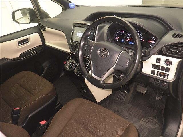 Toyota NOAH 2018 7206457-3