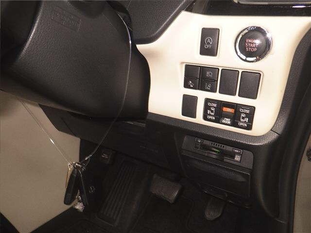 Toyota NOAH 2018 7206457-8