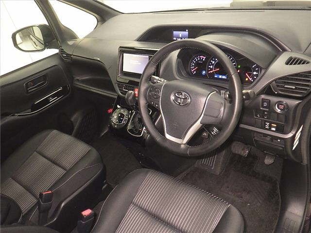 Toyota NOAH 2017 7206458-3