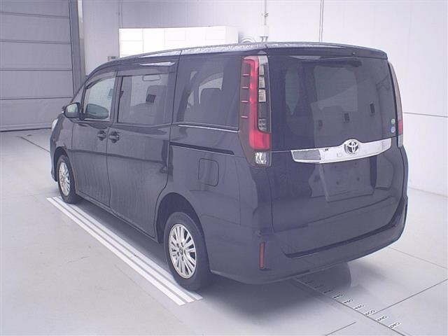 Toyota NOAH 2014 7206461-1