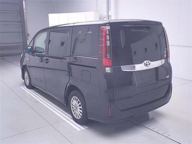 Toyota NOAH 2014 7206462-1