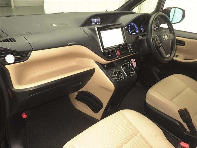 Toyota NOAH 2014 7206462-4