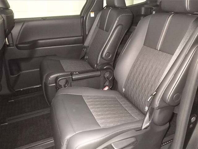 Toyota NOAH 2023 7206464-7