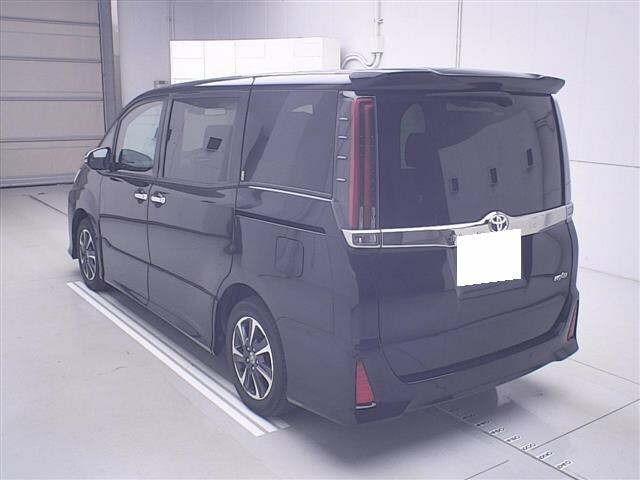 Toyota NOAH 2021 7206465-1