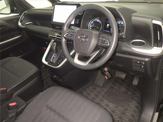 Toyota NOAH 2023 7206482-3