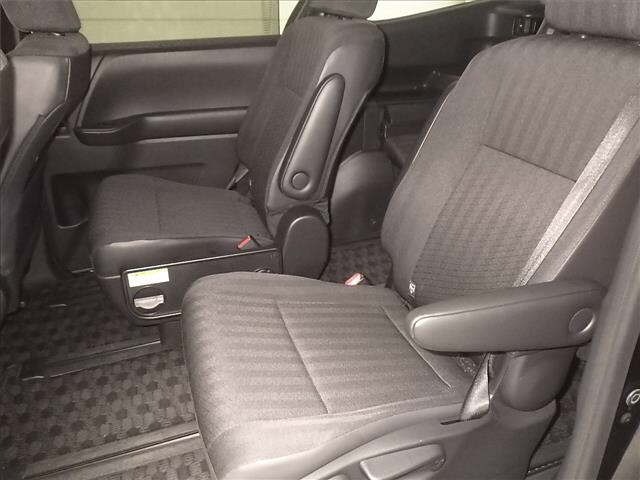 Toyota NOAH 2023 7206482-7