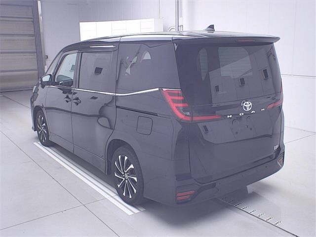 Toyota NOAH 2023 7206493-0