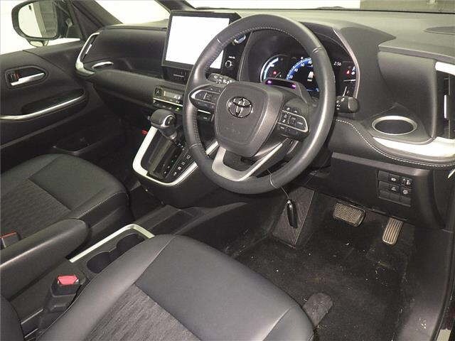 Toyota NOAH 2023 7206493-2
