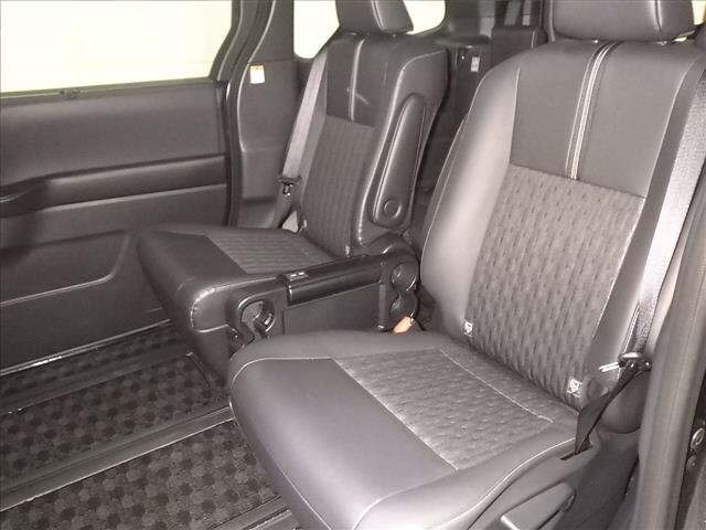 Toyota NOAH 2024 7206497-7