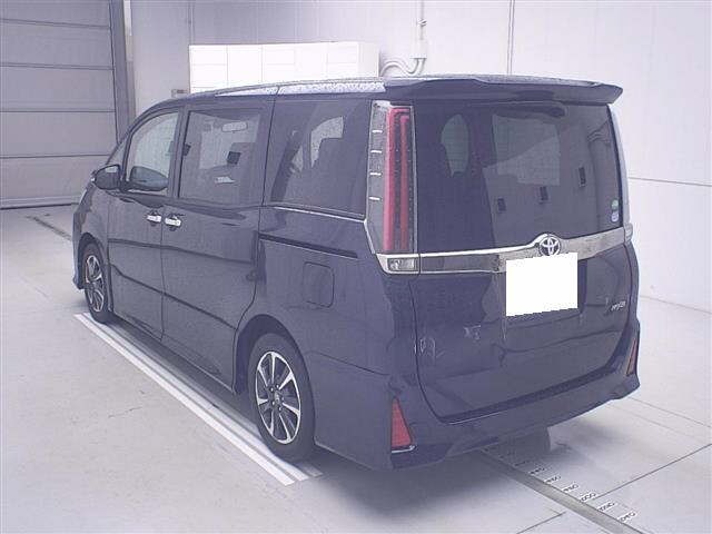 Toyota NOAH 2018 7206498-1