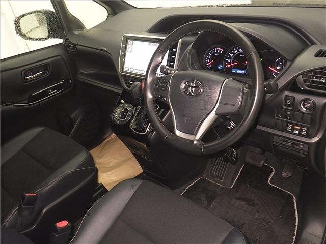 Toyota NOAH 2018 7206498-3