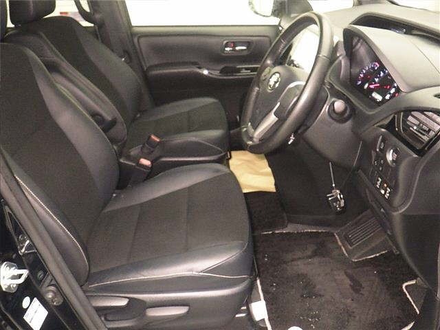 Toyota NOAH 2018 7206498-5