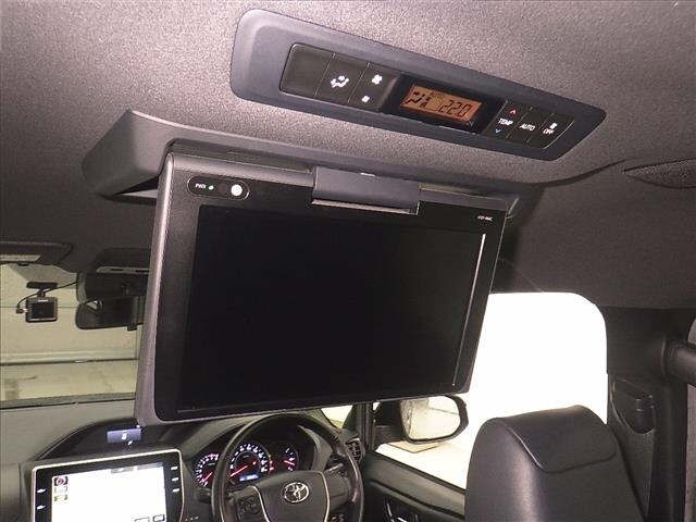 Toyota NOAH 2018 7206498-8