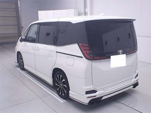 Toyota NOAH 2024 7206500-1
