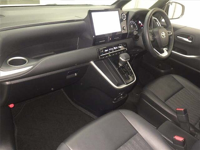 Toyota NOAH 2024 7206500-4