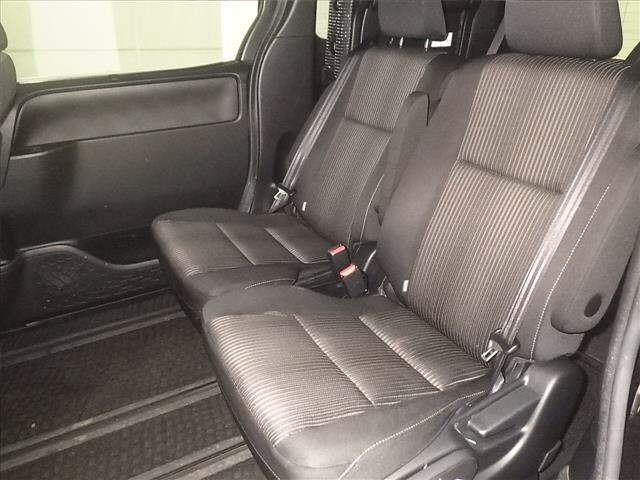 Toyota NOAH 2017 7206502-7