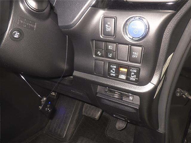 Toyota NOAH 2017 7206502-9