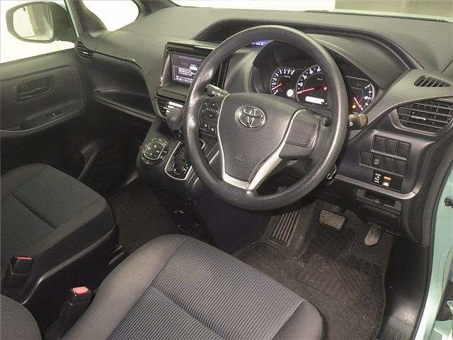 Toyota NOAH 2015 7206504-3