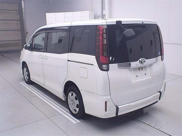 Toyota NOAH 2015 7206524-1