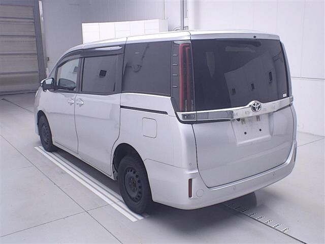 Toyota NOAH 2020 7206525-1