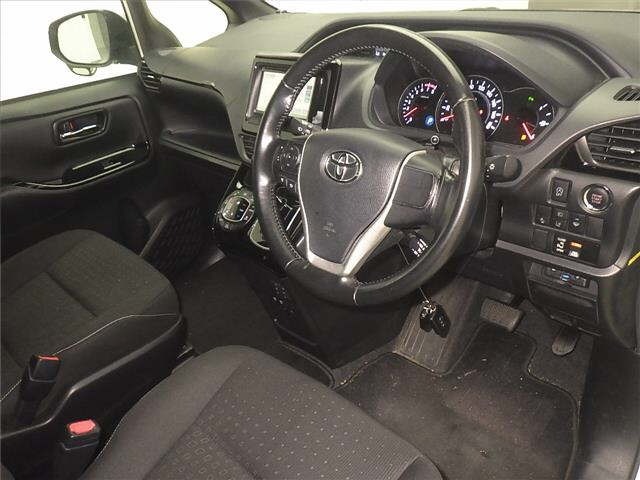 Toyota NOAH 2020 7206525-3