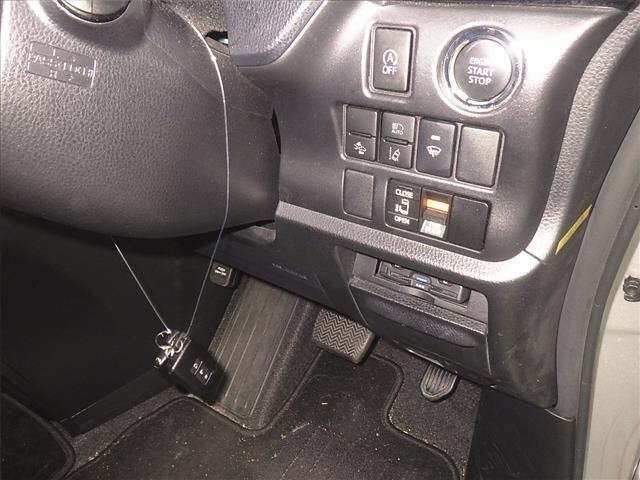Toyota NOAH 2020 7206525-8