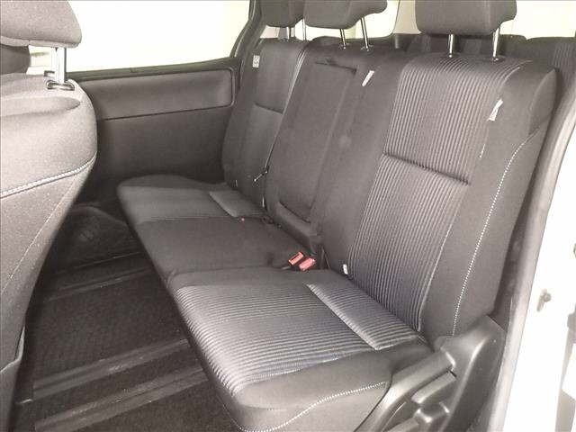 Toyota NOAH 2017 7206530-7