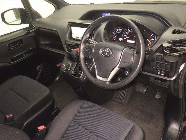 Toyota NOAH 2018 7206531-3